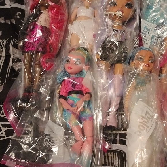 DOLLS - Picture 7 of 17